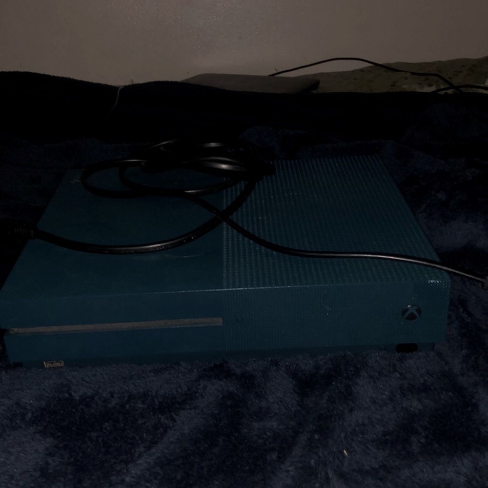 Xbox one s console deep blue special edition. No controller,only power cord.